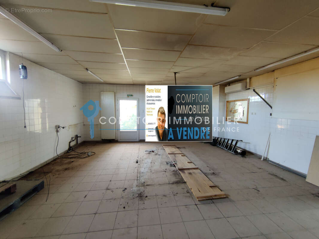 Commerce à VEZERONCE-CURTIN