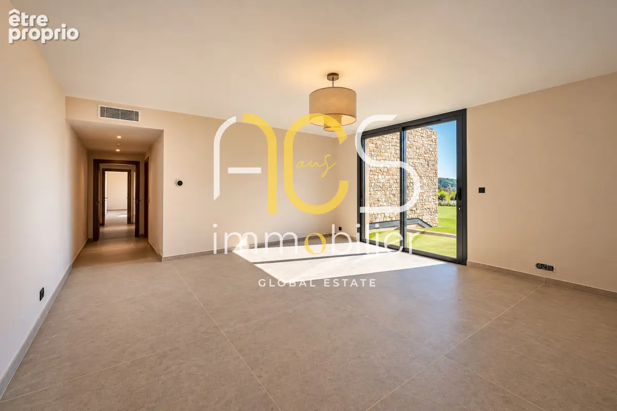 GRIMAUD - Villa vue mer, 5 chambres et piscine - photo 9