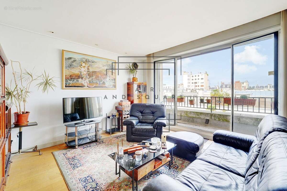 Appartement à PARIS-16E