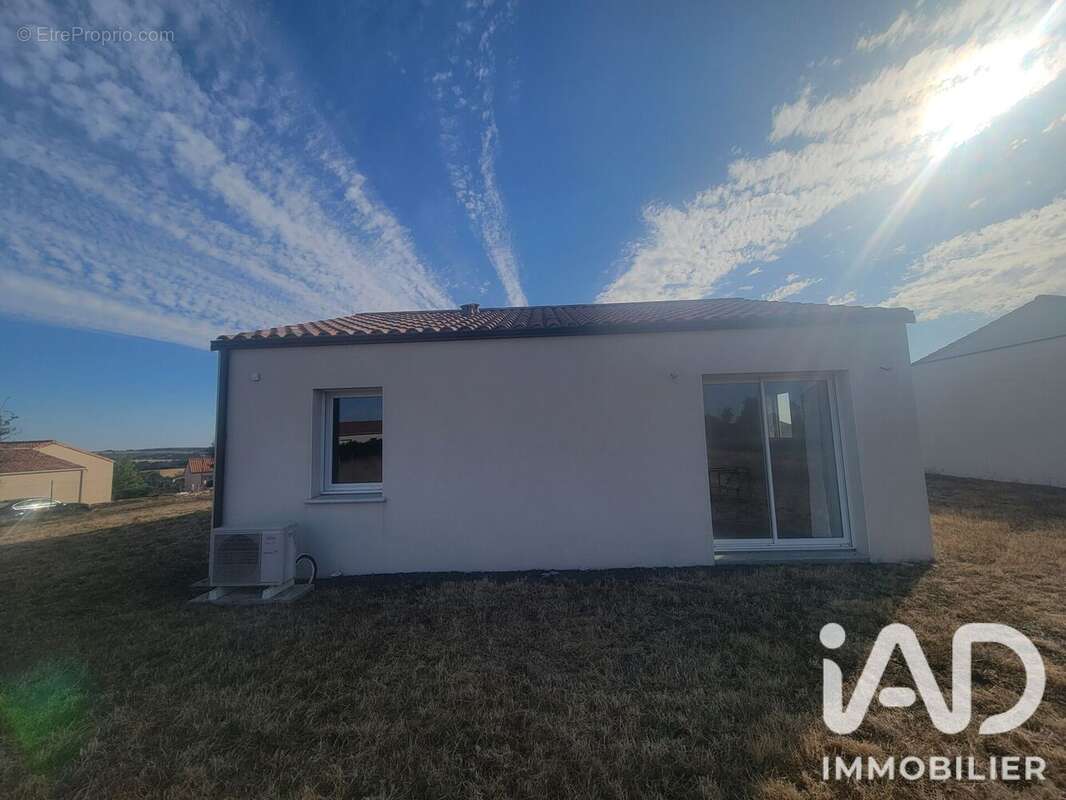 Maison 60 m² à Montournais  - photo 6