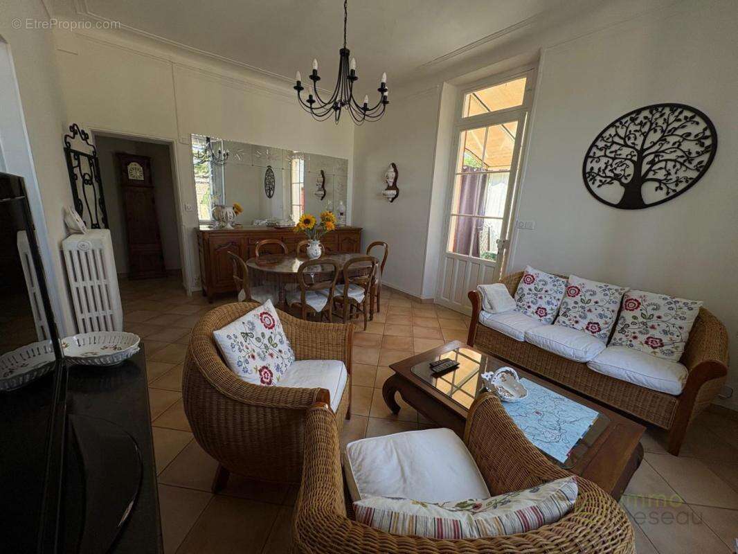 Maison 137 m² à Les Mees  - photo 10
