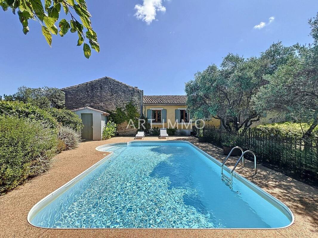 Maison de village avec piscine sur un grand terrain. - photo 5