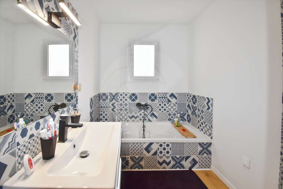 Maison à NEGREPELISSE