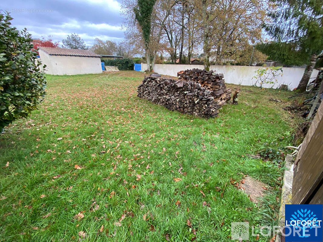 Terrain à SAINT-JEAN-D&#039;ILLAC