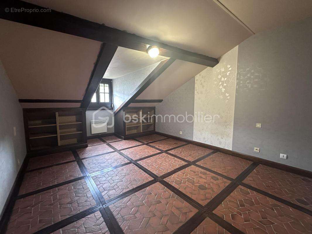Appartement à DOM-LE-MESNIL