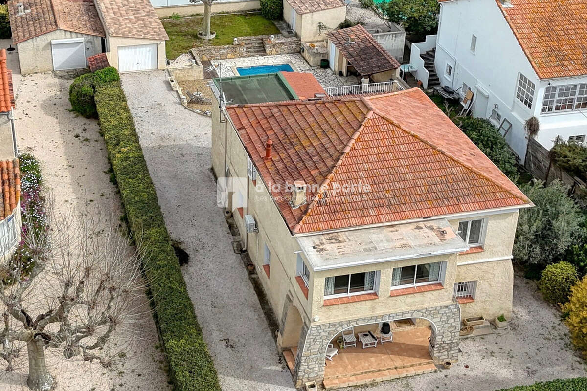 Maison à SAINT-CYR-SUR-MER