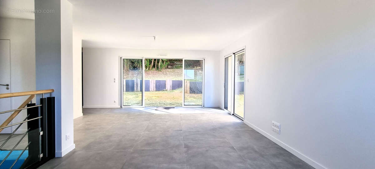 Belle maison neuve dans un cadre verdoyant - photo 3