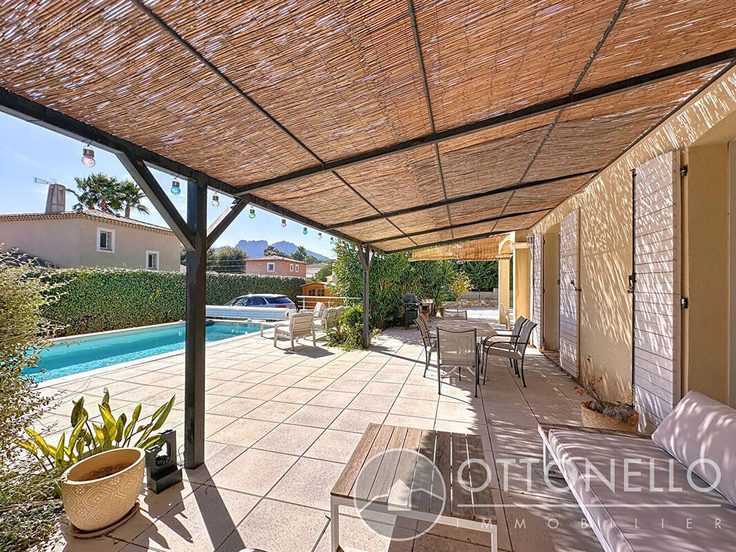 Maison à ROQUEBRUNE-SUR-ARGENS