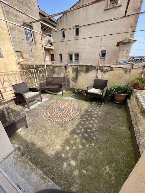 34120 Pézenas immeuble 3 appartements et 3 studios 1 terrasse 2 caves 1 patio - photo 19