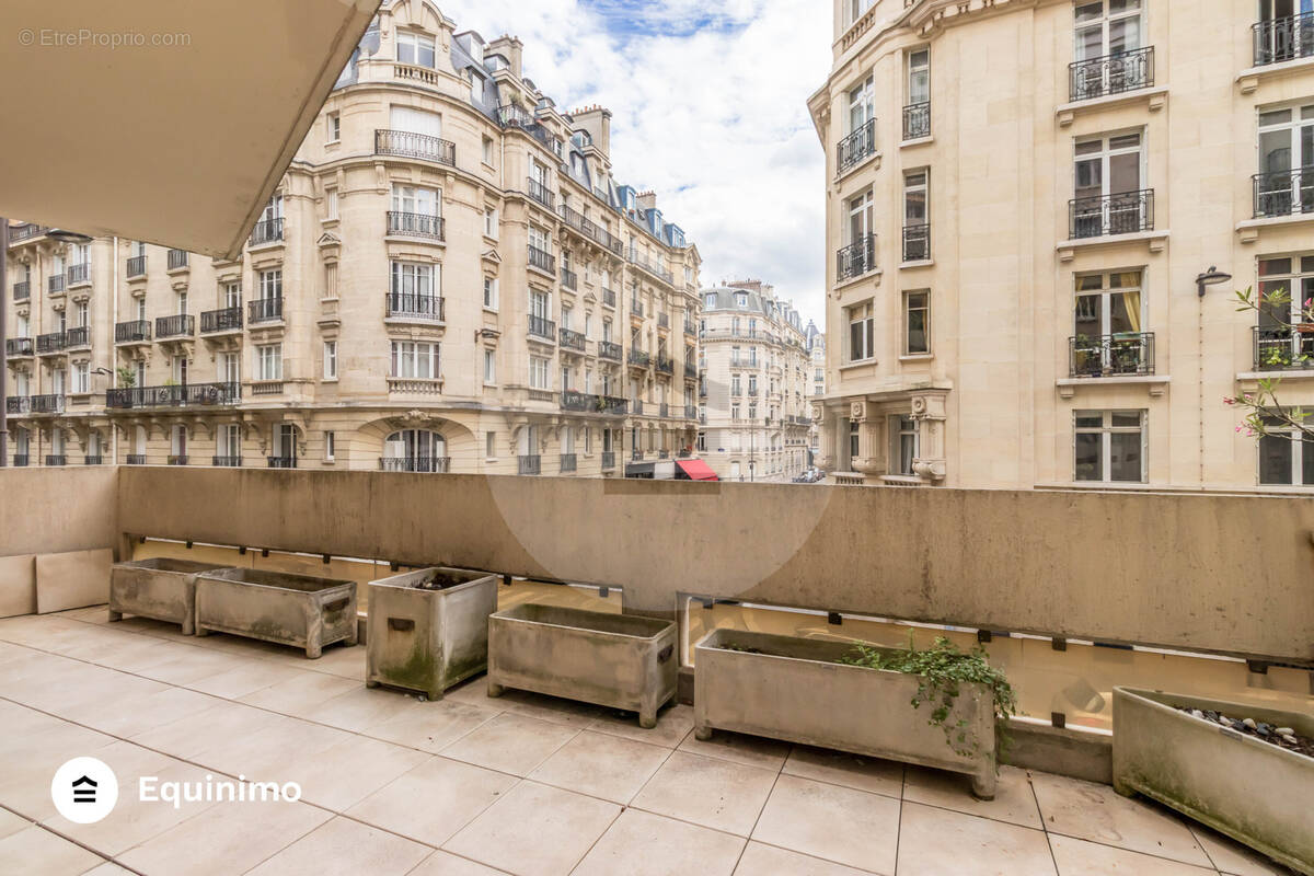 Appartement à PARIS-7E