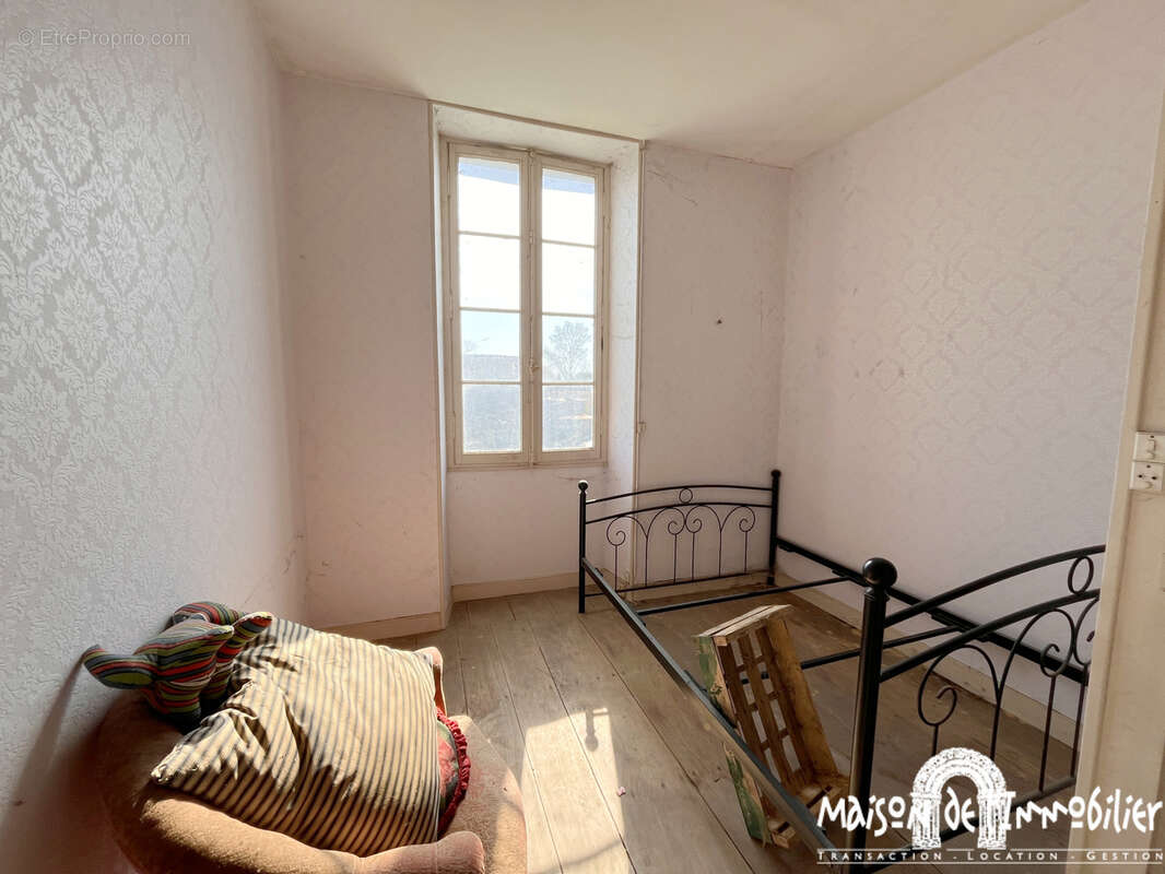 Maison à SAINT-MARTIAL-SUR-NE