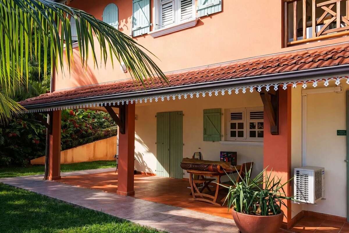 Maison à LES TROIS-ILETS