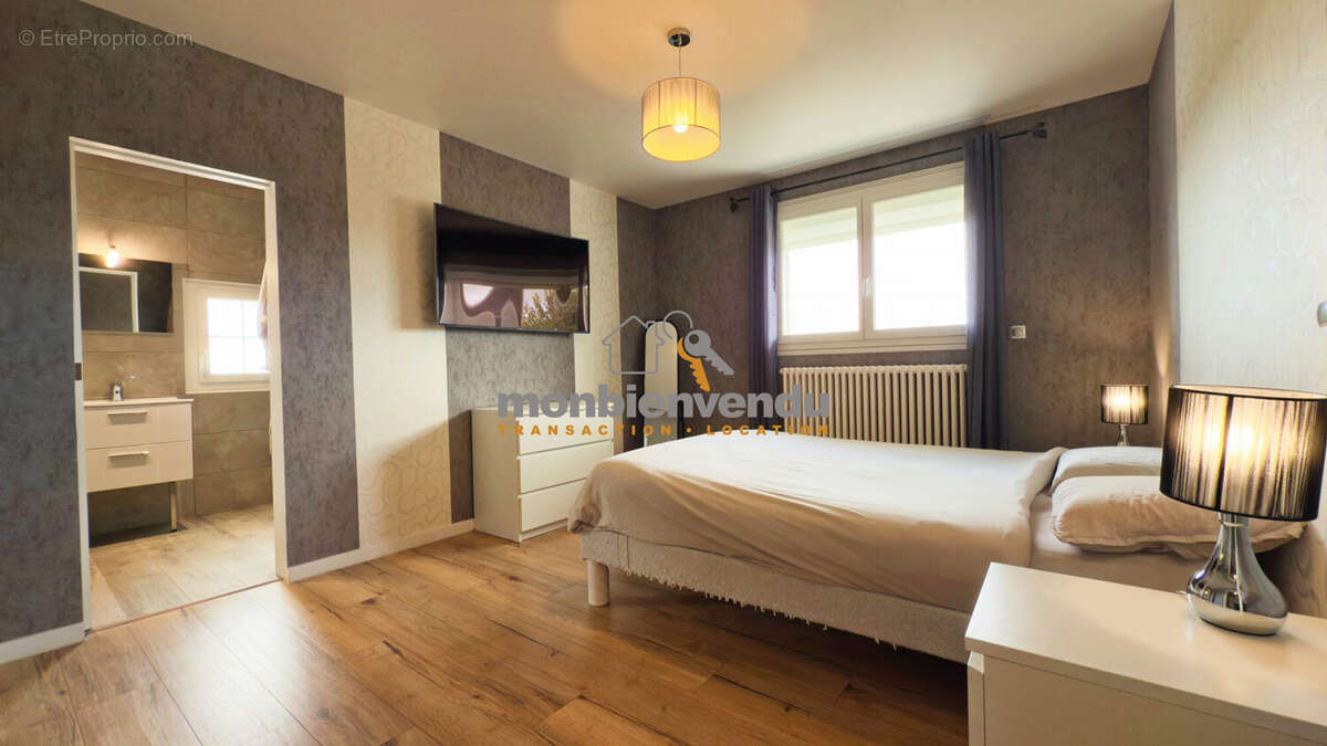 Maison à SANSAC-DE-MARMIESSE