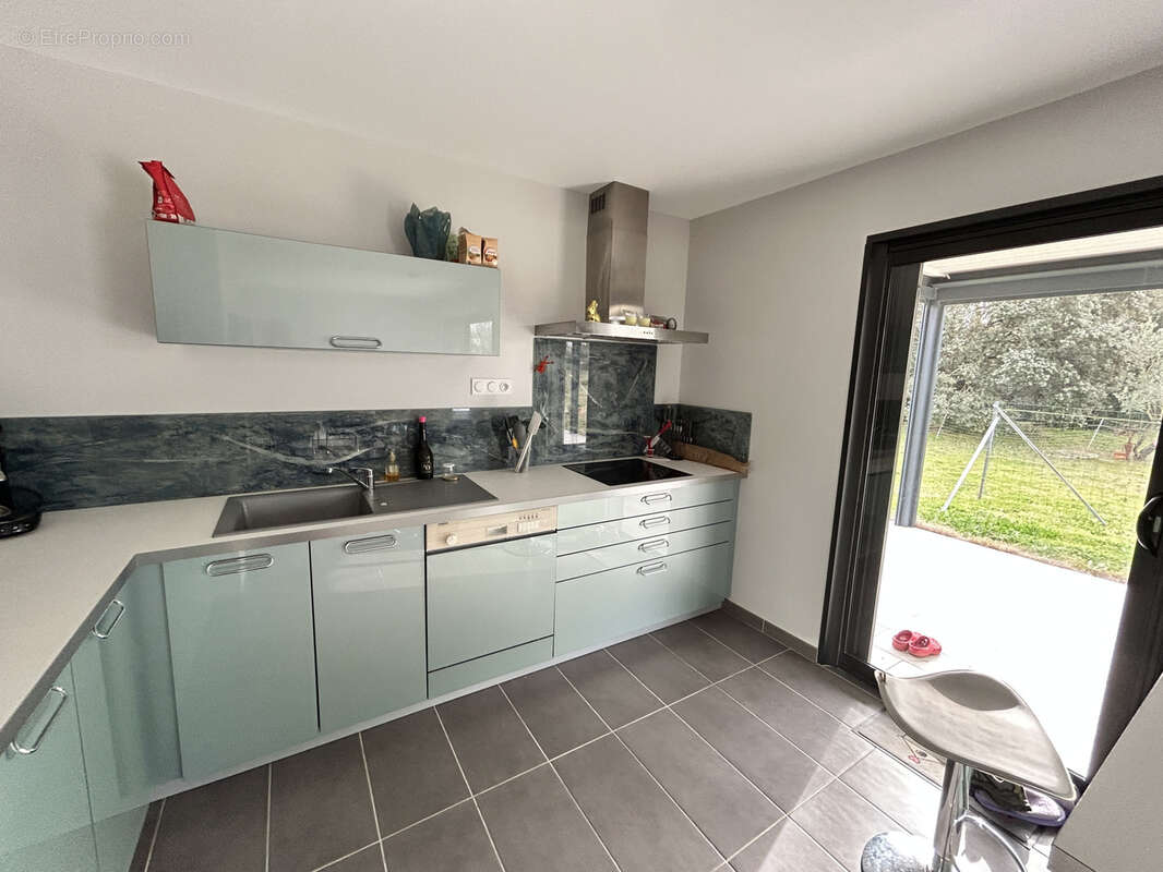 Maison à SAINT-QUENTIN-LA-POTERIE