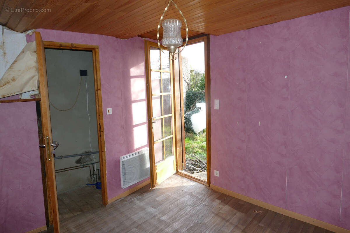 Maison en pierre avec petit jardin proche commerces et services (Puycapel-Calvinet, 15) - photo 14