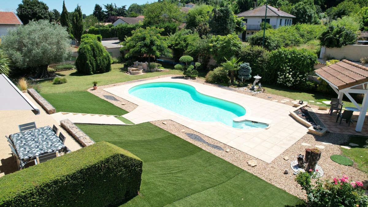 Maison à SAINT-PIERRE-DE-CHANDIEU