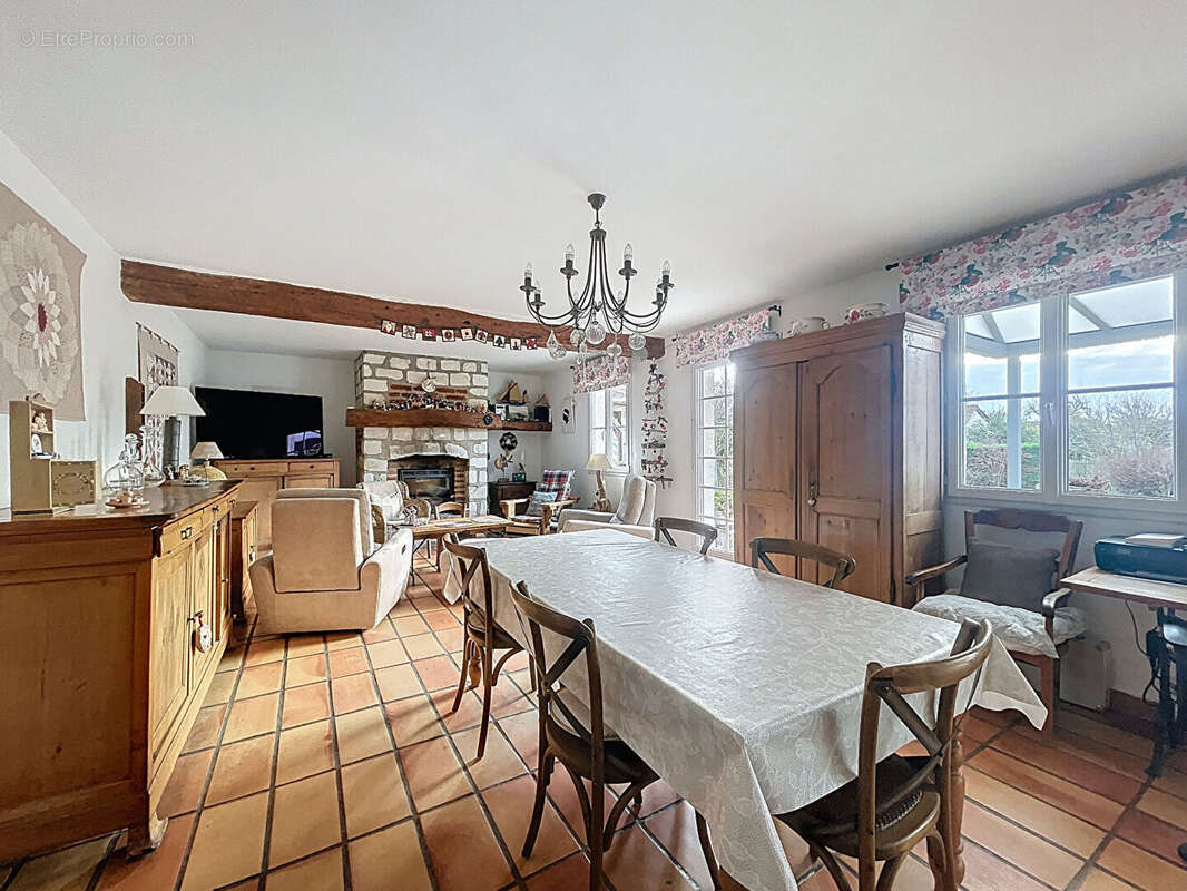 Maison à GROFFLIERS