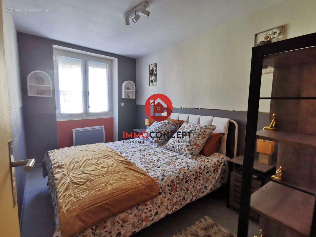 Appartement à BAGNOLS-SUR-CEZE