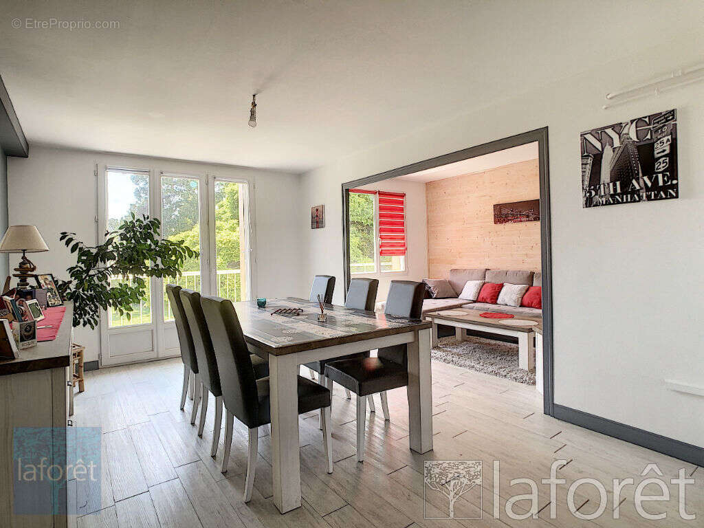 Appartement à FOUGERES