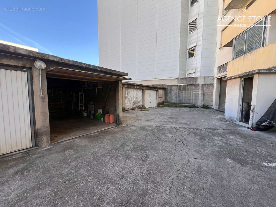 Parking à MARSEILLE-8E