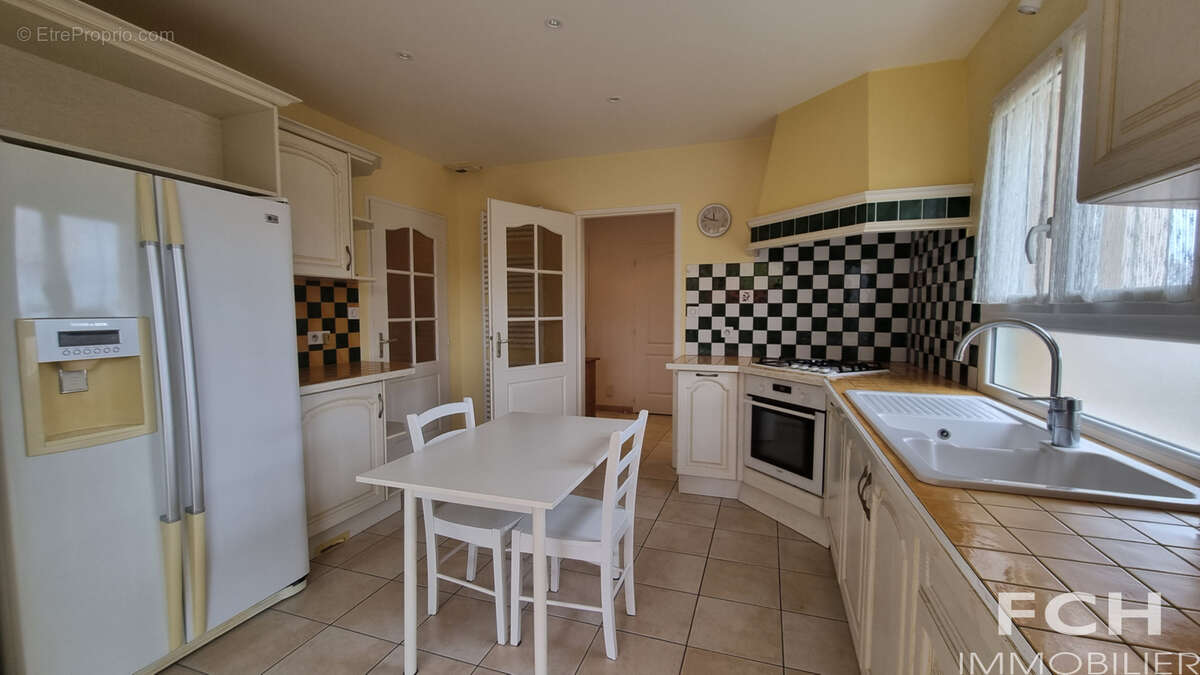 Villa 4 chambres, bureau, 2 garages, vue, proche toutes commodités - photo 6