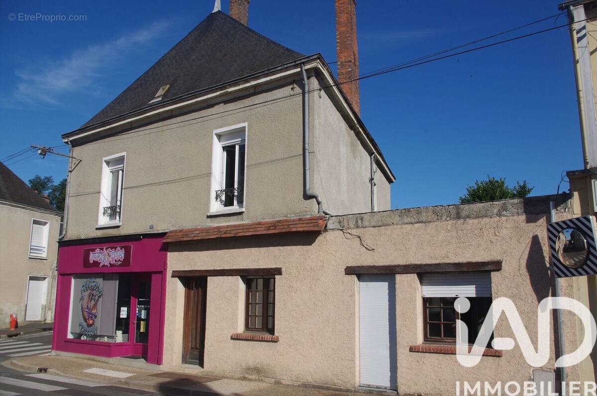 Appartement 235 m² à Besse-Sur-Braye  - photo 1