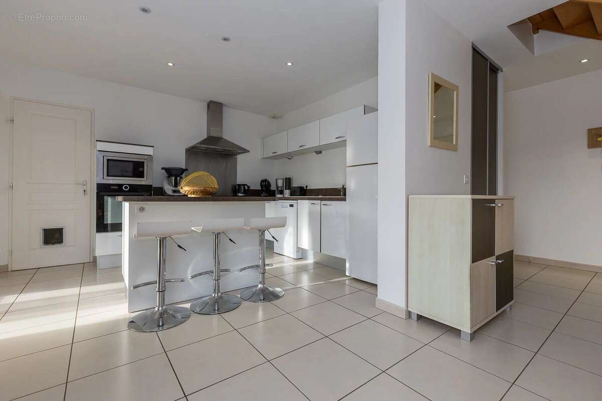 Maison à LA BALME-LES-GROTTES