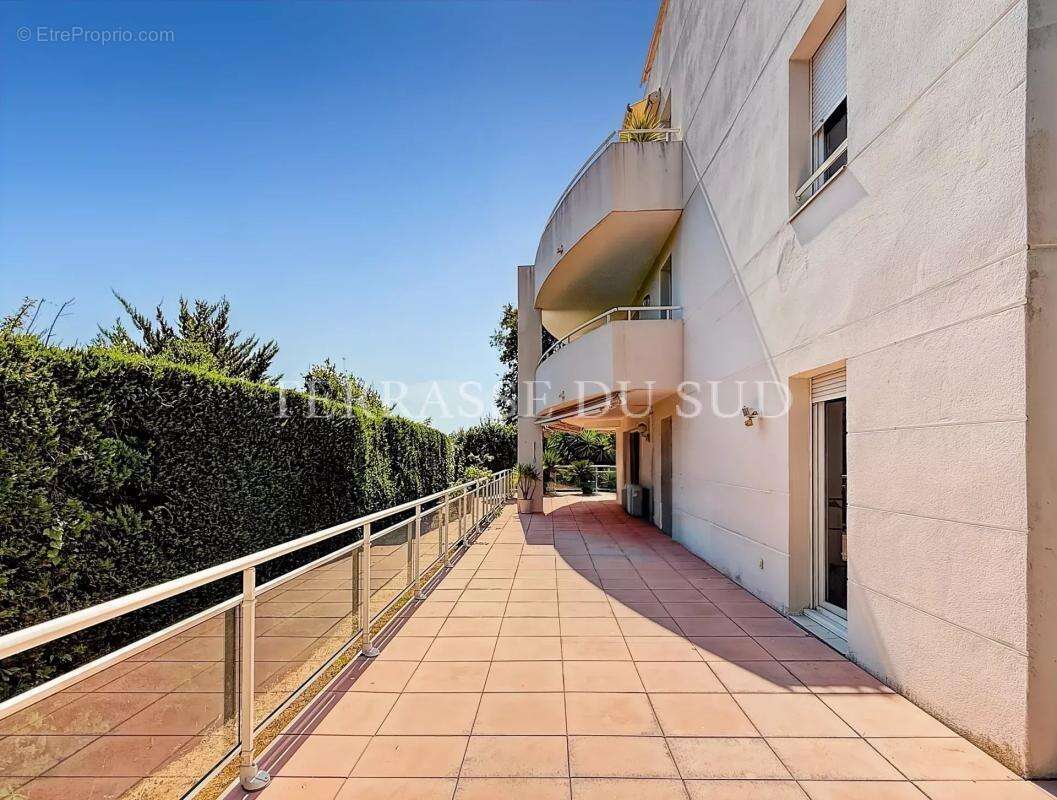 Vente Appartement 4 Pièces, 95 m2 avec 390 m2 de Terrasse et Jardin, Garage - Quartier La Plage - Marseille 8 - photo 17