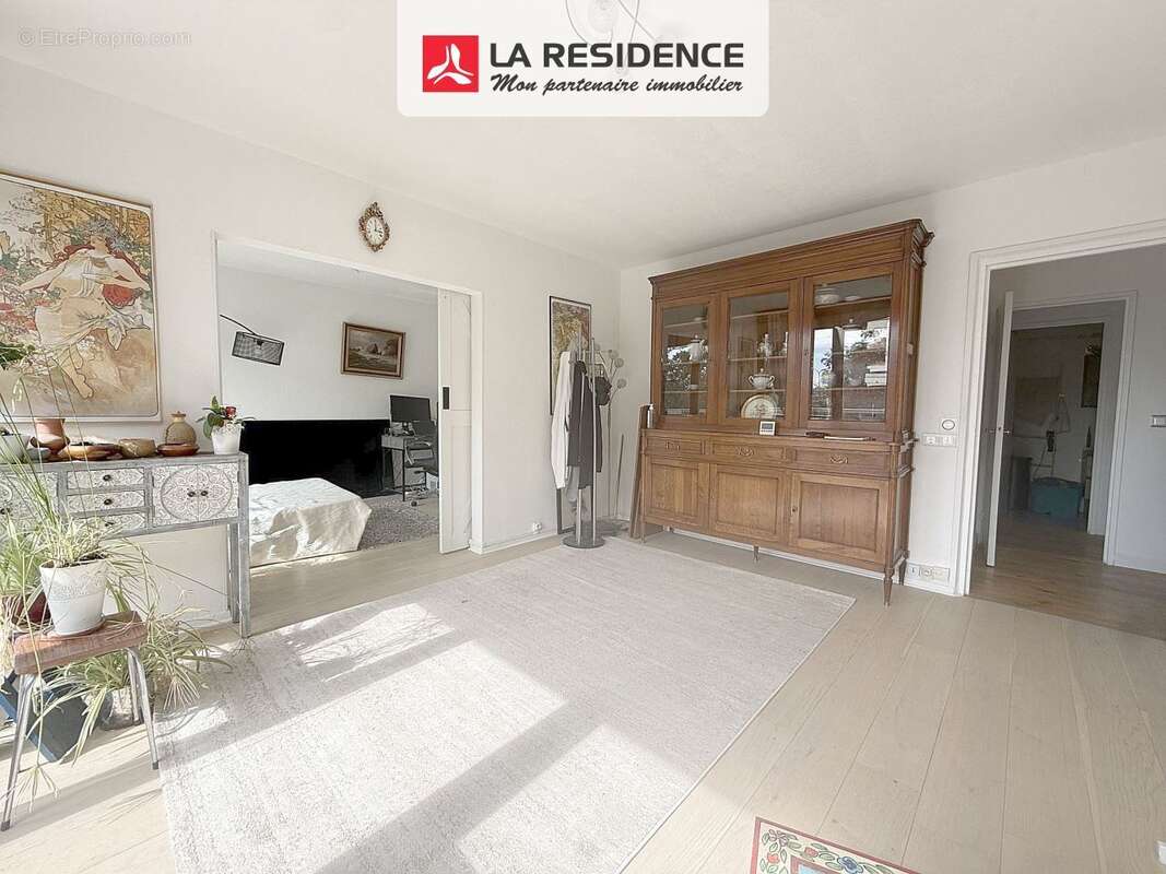 Appartement 77 m² à Velizy-Villacoublay  - photo 2