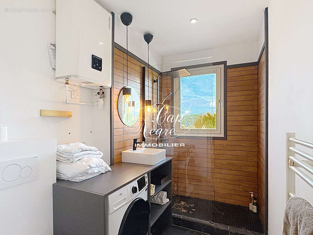 Appartement vue mer proche plage  rénové en dernier étage à vendre à saint tropez - photo 12