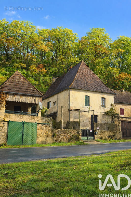 Photo 1 - Maison à SAINT-CHAMASSY