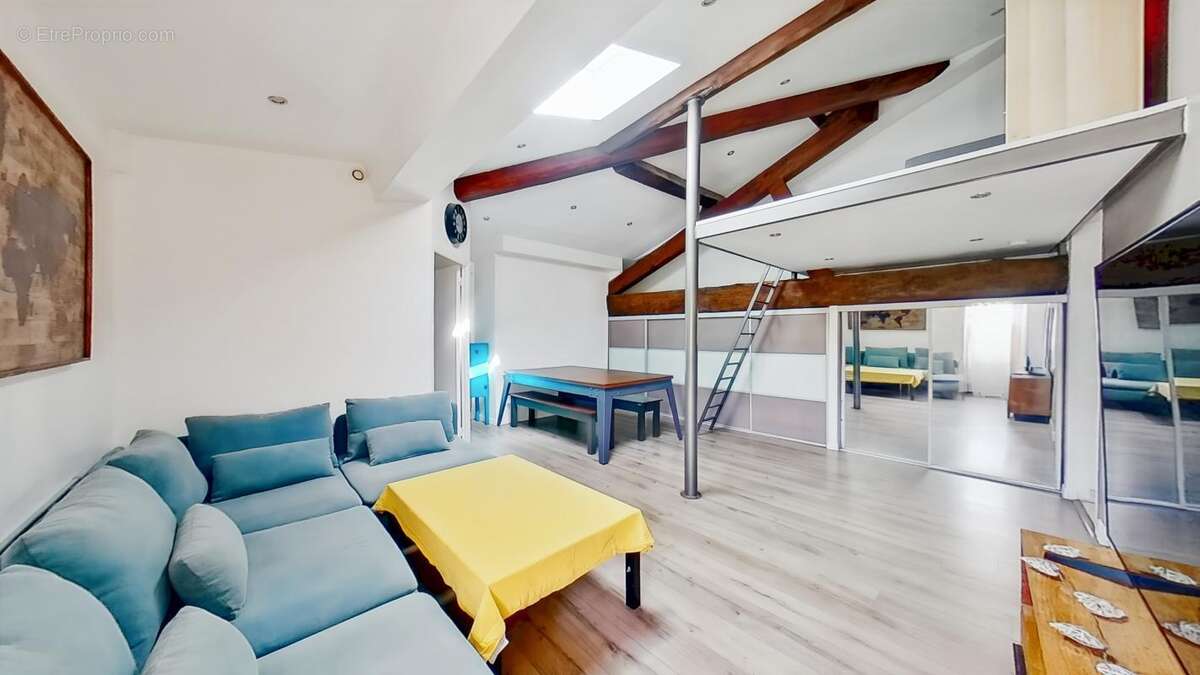 Appartement à MIRIBEL