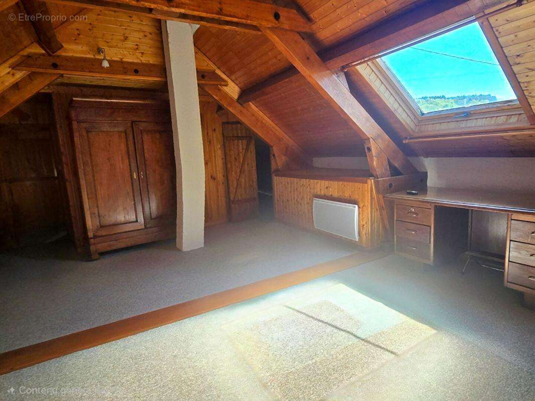 Maison à LE MAYET-DE-MONTAGNE