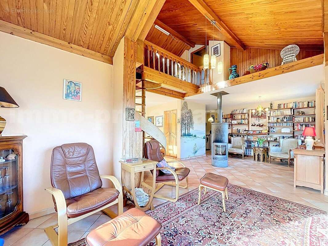 Maison-individuelle-monnetier-mornex-vue-mont-Blanc-Voirons-charme-caractère-proche-frontière-suisse-genève-terrain - Maison à MONNETIER-MORNEX