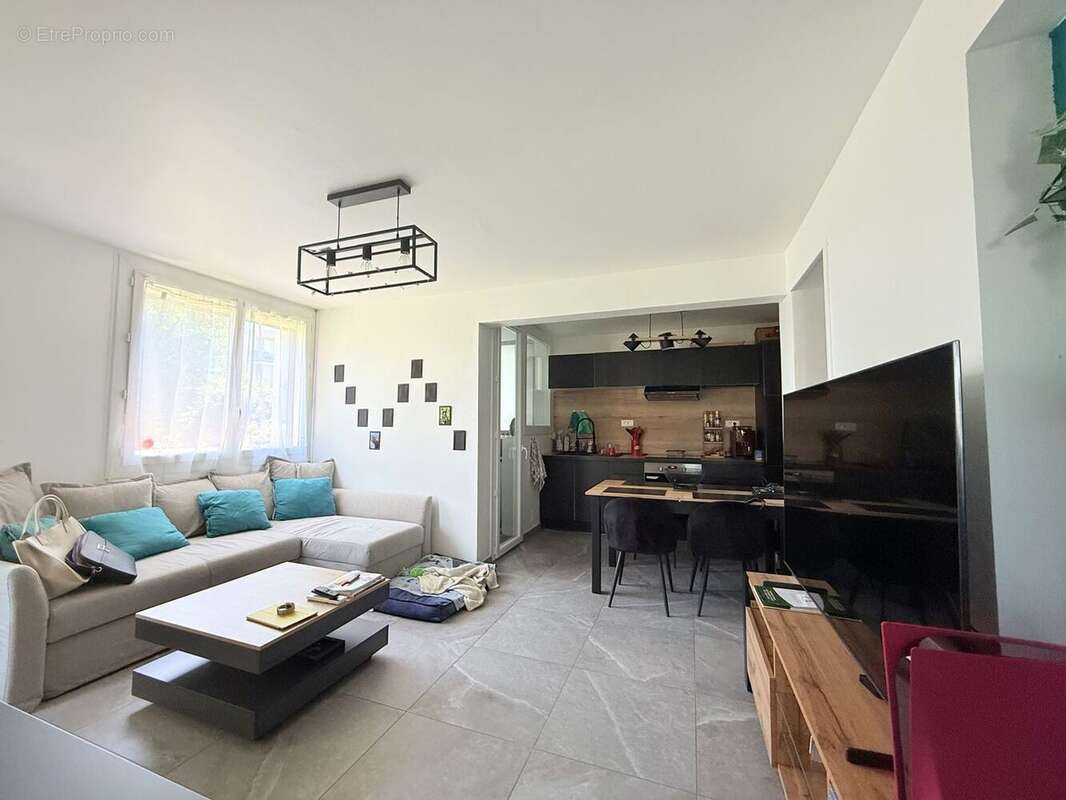 Appartement 55 m² à Marignane  - photo 4