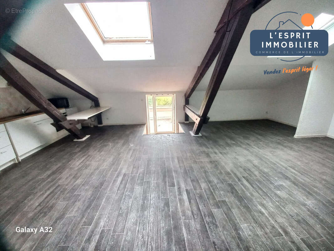 Appartement à COIN-LES-CUVRY