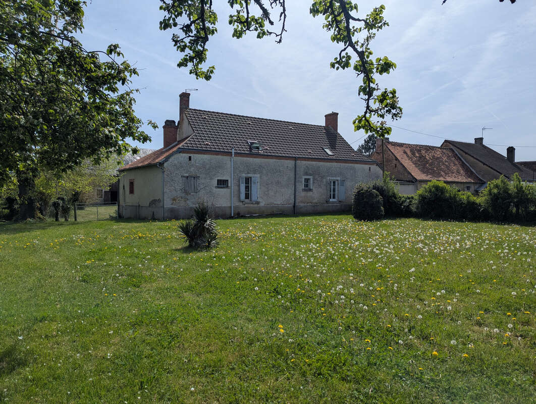 Maison à NEUVY-SAINT-SEPULCHRE