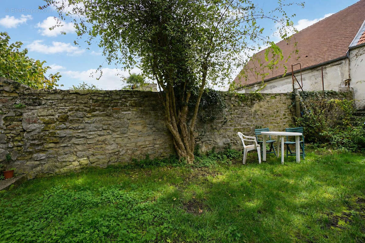 Maison à JUZIERS