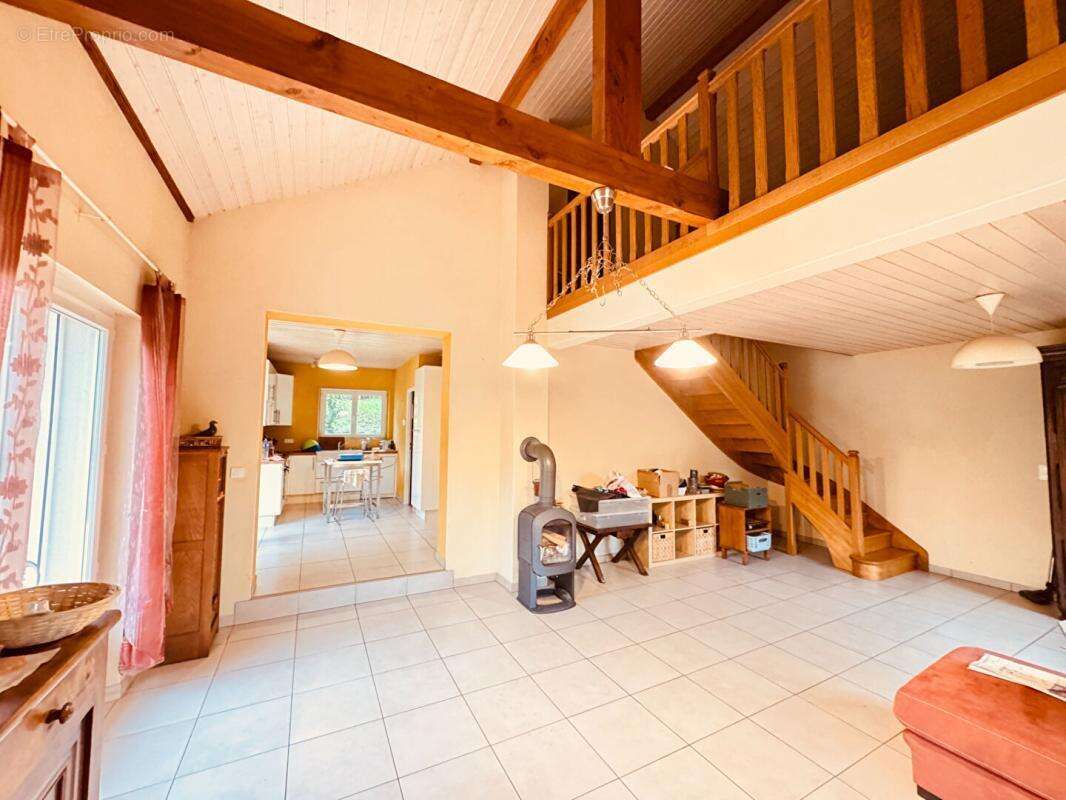 Maison à REGNY