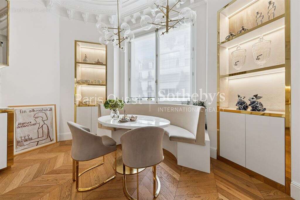 Appartement à PARIS-8E