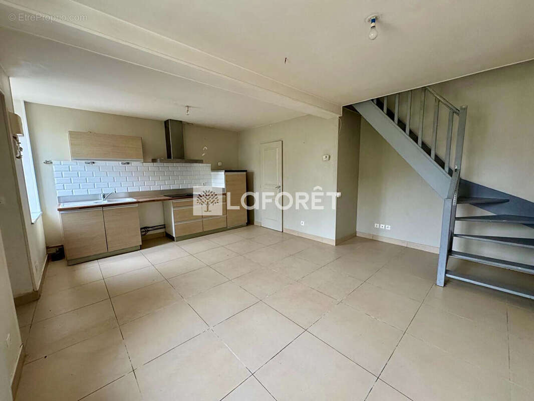 Maison à BALAGNY-SUR-THERAIN