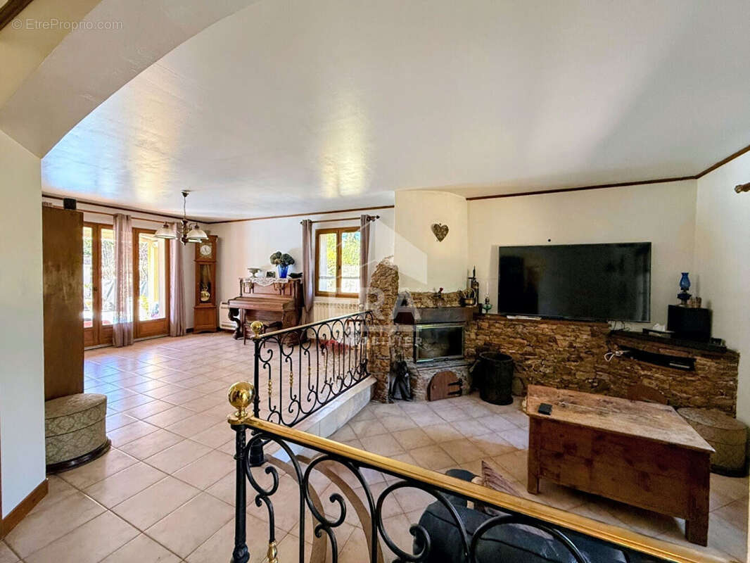 Maison à SAINT-MAXIMIN-LA-SAINTE-BAUME