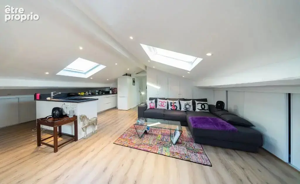 Atypique 2 pieces 74,5 m² renové - faibles charges - photo 2