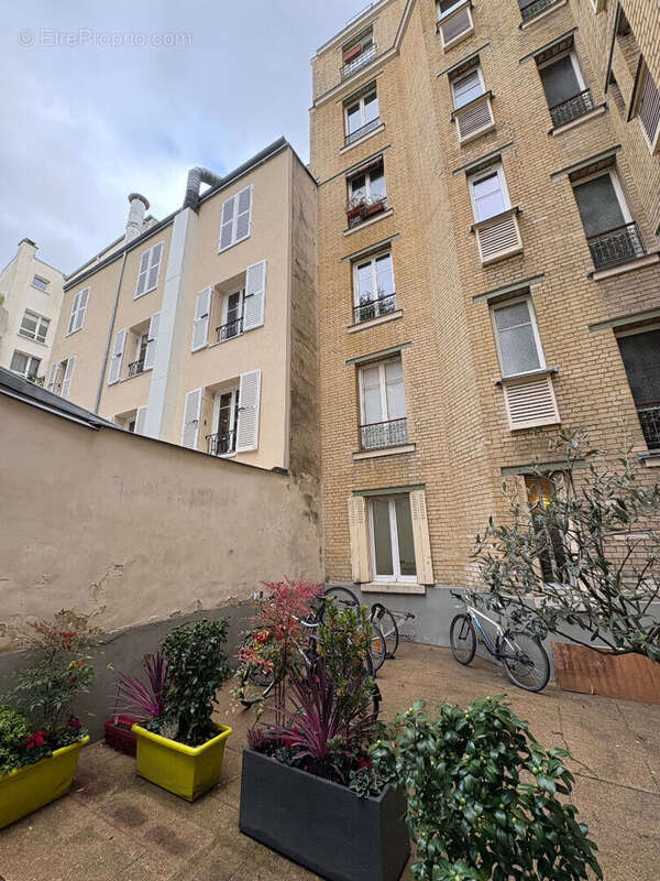 Appartement à PARIS-14E