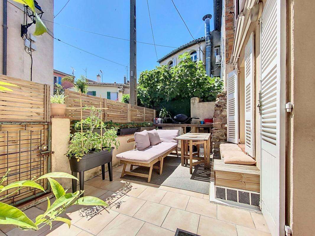 Appartement à ROQUEBRUNE-SUR-ARGENS