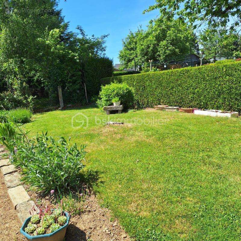 Maison à SAINT-GEORGES-BUTTAVENT