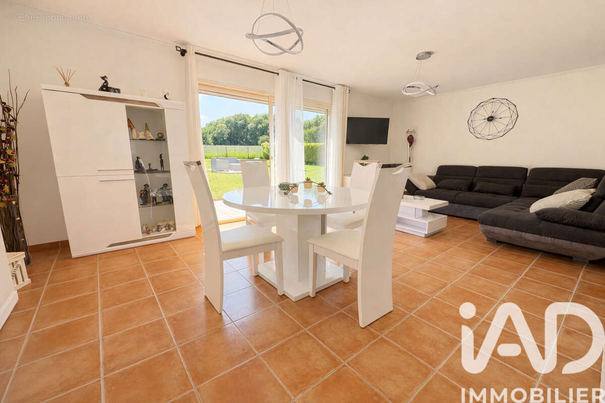 Photo 3 - Maison à DOMATS
