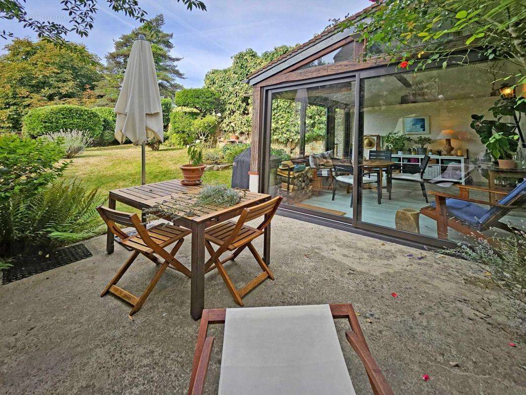 Maison à DAMPIERRE-EN-YVELINES