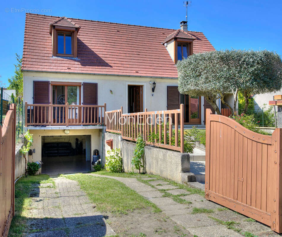 EN EXCLUSIVITE Maison familiale 4 chambres , Jardin 300 m² , Sous-sol total et garage double , Proche gare - photo 16