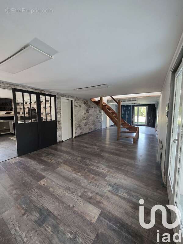 Photo 8 - Maison à VEAUCHE